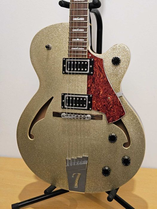 Italia Torino semi hollow made in korea, como nova.