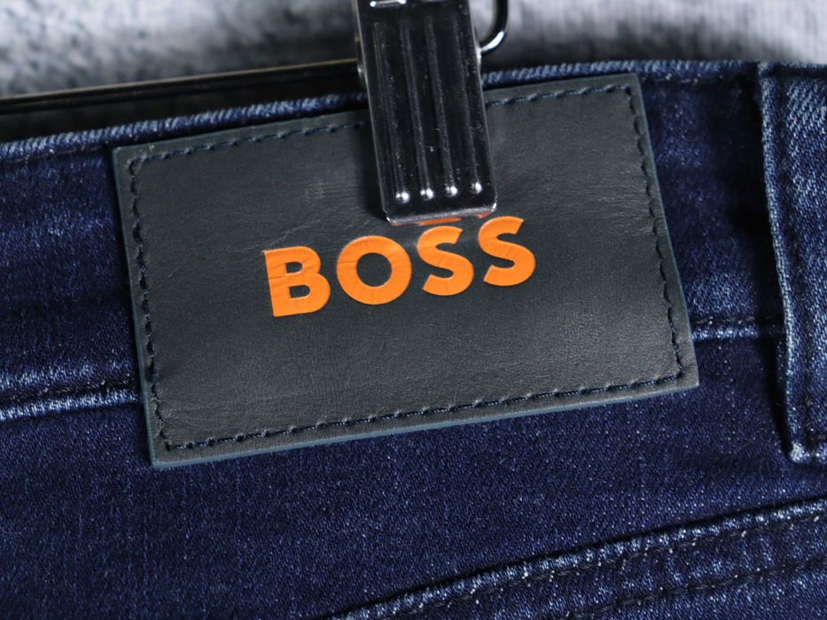 Hugo Boss maine regular fit orange męskie jeansy spodnie stretch W38
