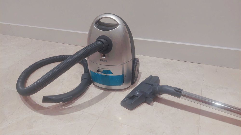 Aspirador Qilive c/ potência 1000w e filtro hepa - oferta 2 sacos