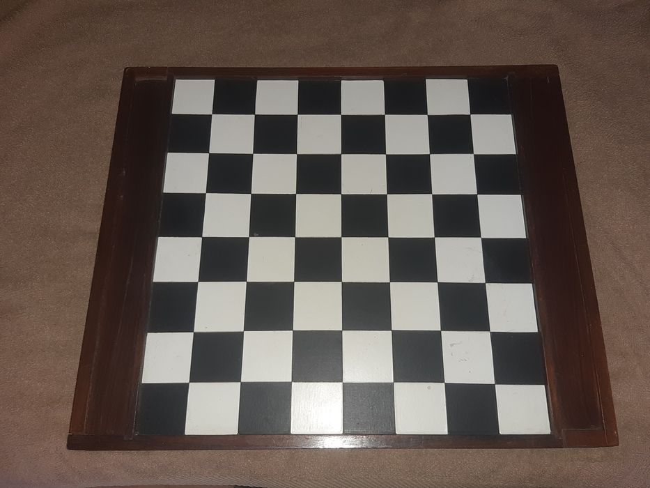 Tabuleiro de jogos feito a mão