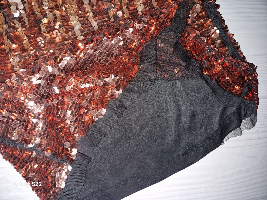 Ошатна красивенна сукня з паєтками на 3-4 роки