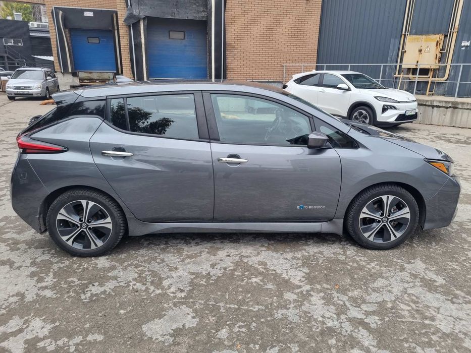 Оренда електромобіля Nissan Leaf 40kWt