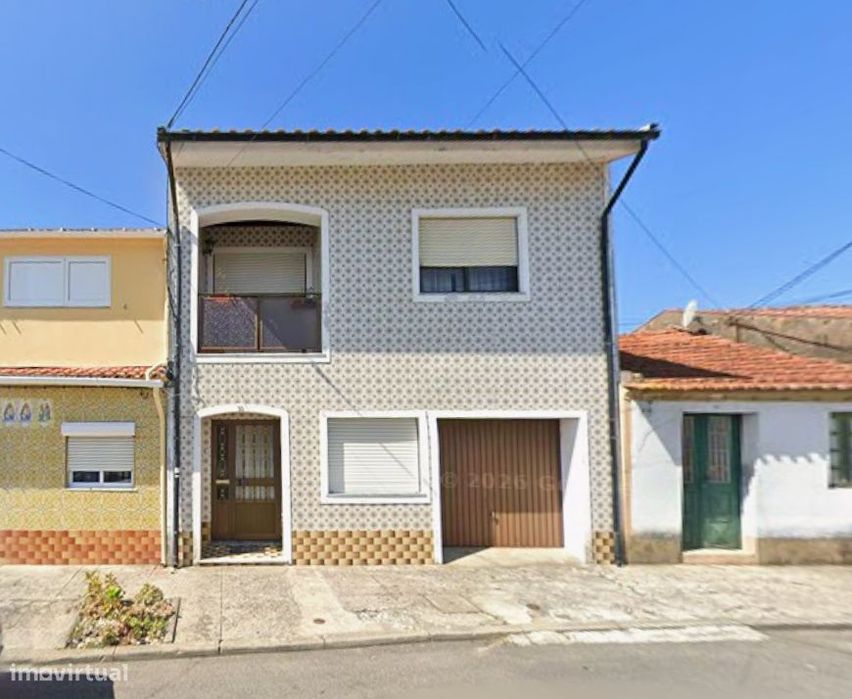 Moradia de r/c e 1º andar com garagem no centro de Ovar