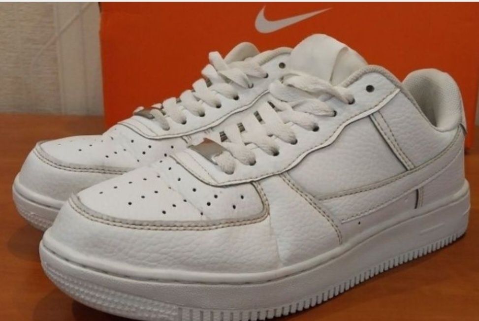 Продам женские кожаные демисезонные кроссовки  .Новое состояние