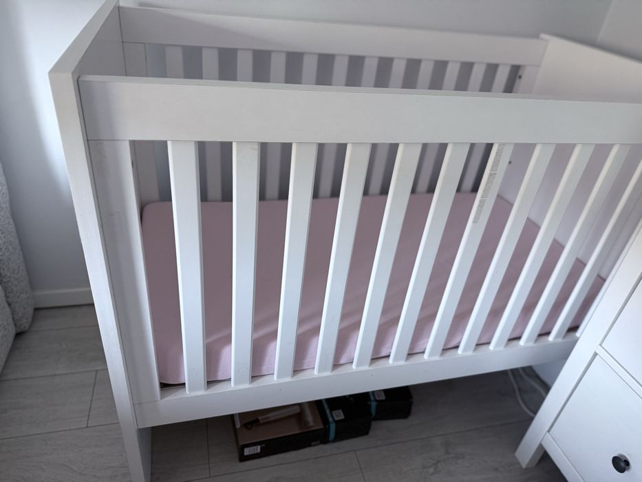 Solidne biale lozeczko z materacem 120x60