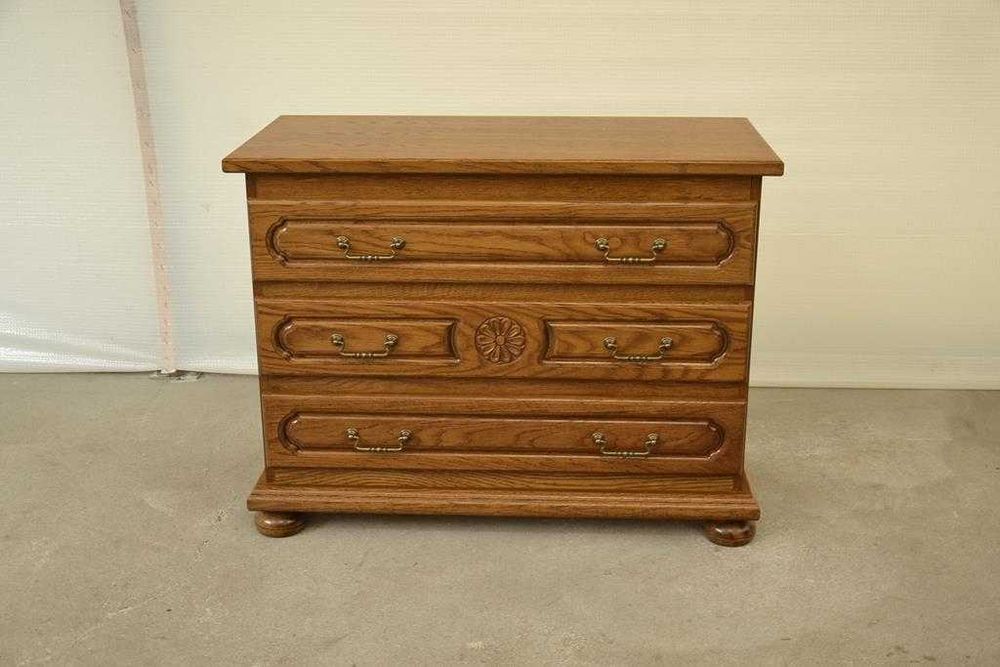 stylowa komoda z szufladami