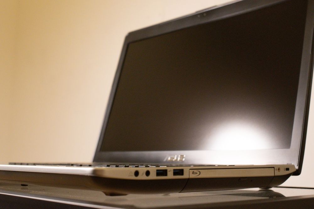 Portátil Asus N76V