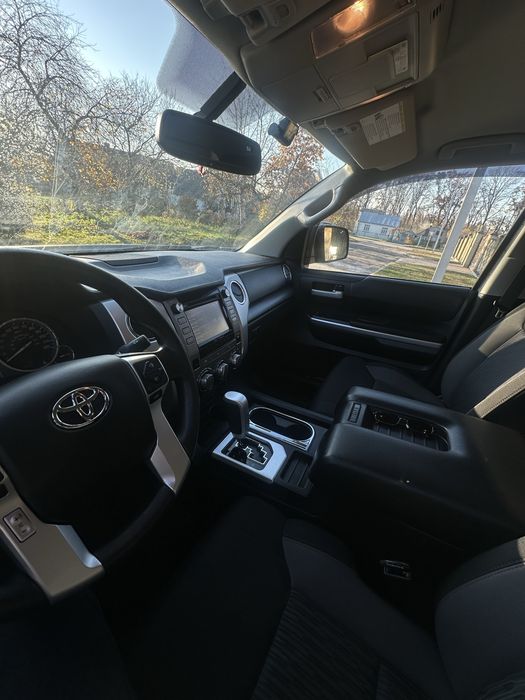 Toyota Tundra 2016 5.7