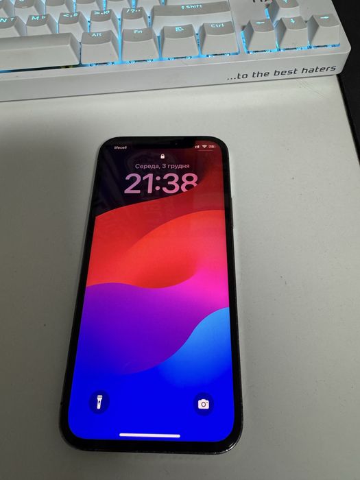 Продам айфон 12 про