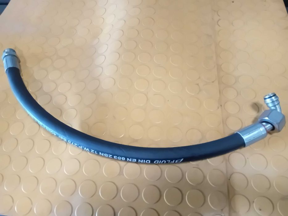 Mangueira hidráulica 1/2" com 630mm. 275 BAR.