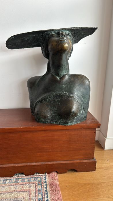 Escultura de bronze do Gil Teixeira Lopes. Assinada e com certificado de autenticidade. Em Óptimas condições!