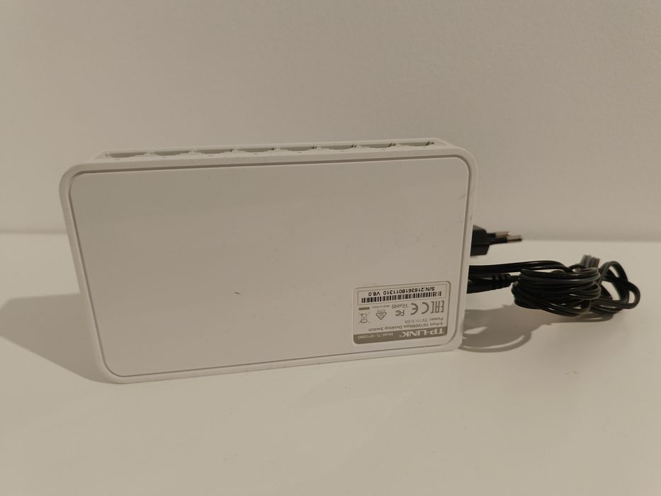 Zestaw Switch TP-Link TL-SF1008D - 3szt. + Router D-Link GO-RT-N150