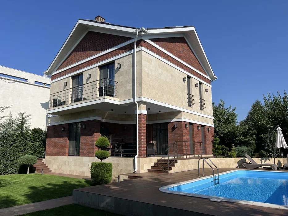 Дом с бассейном совиньон