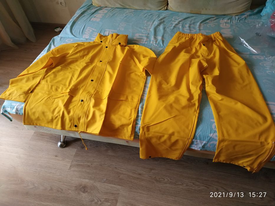 Продам дождевой костюм
