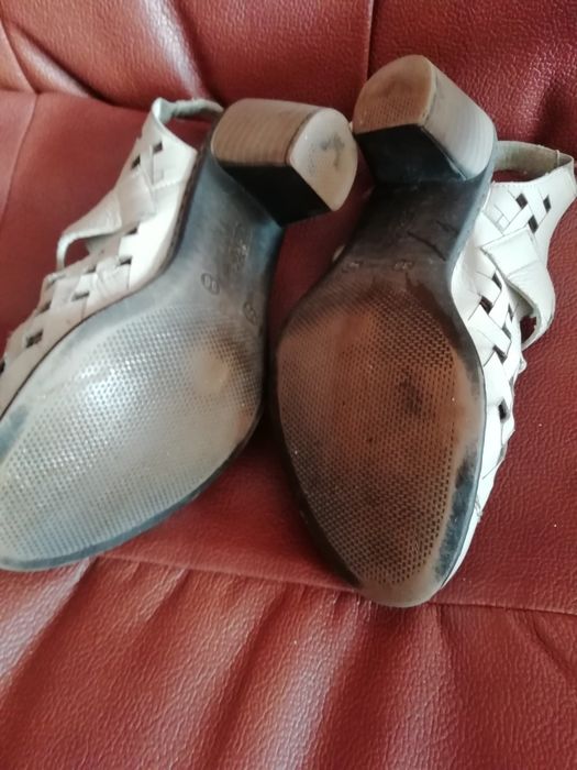 Buty damskie że skóry na słupku