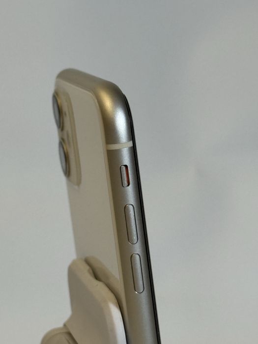 Apple iPhone 11  (128 GB  White)