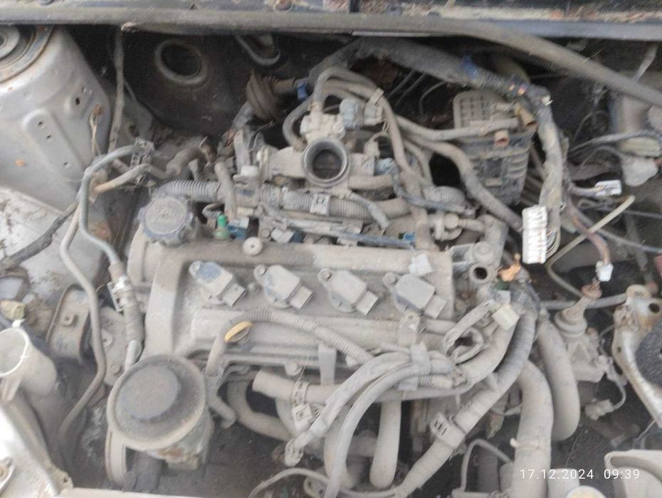 TOYOTA YARIS 1999рік 1.0 бензин двигун