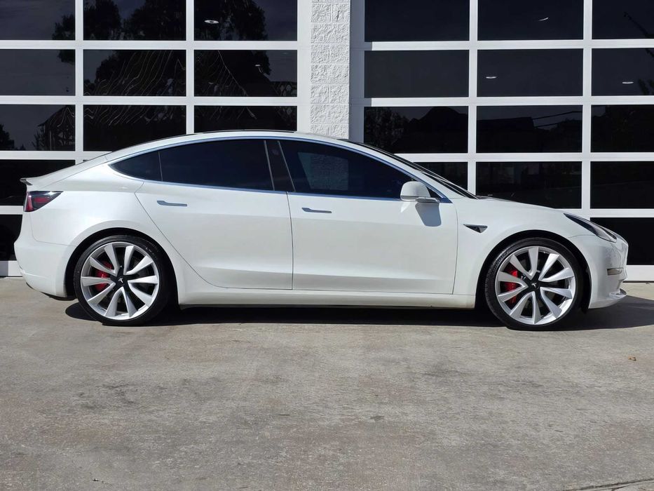 Tesla Model 3 Long Range      2019