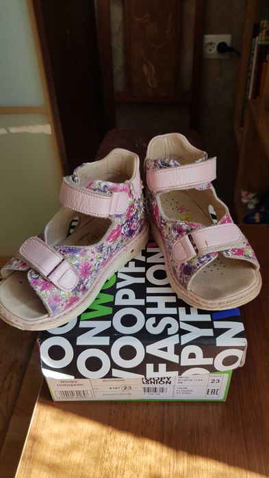 Босоніжки для дівчинки 23 р.