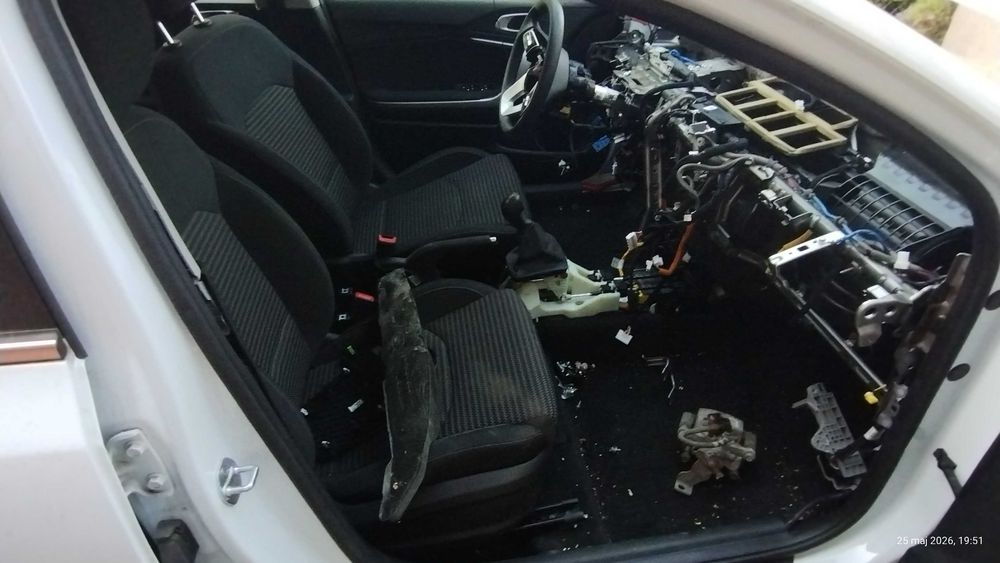 KIA CEED SW 2021r drzwi kompletne