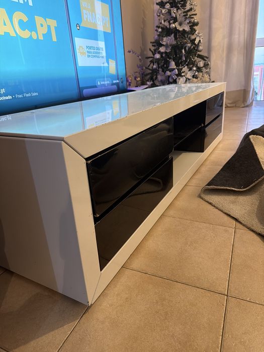 Movel para TV inteiro