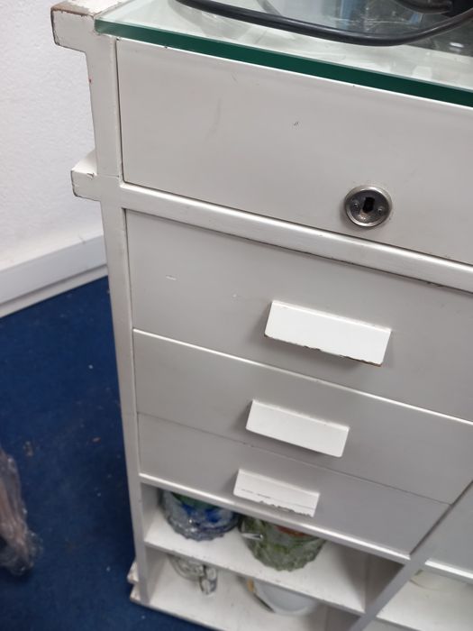 Bancada de loja em madeira