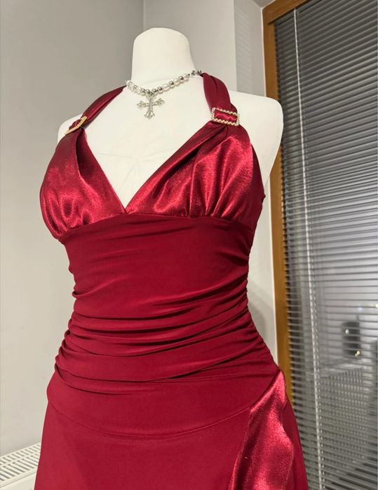 Sukienka asymetryczna elegancka z dekoltem halter satynowa old money