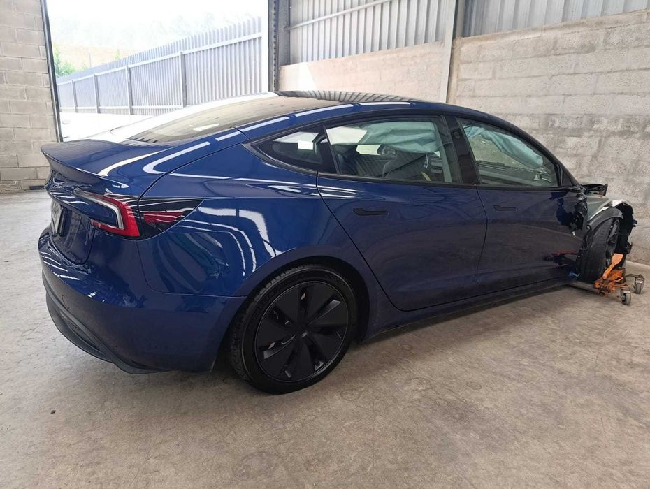 TESLA Model 3 - Tração Traseira