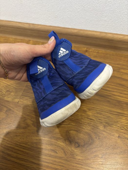 Кросівки дитячі, adidas оригінал. Розмір 24.