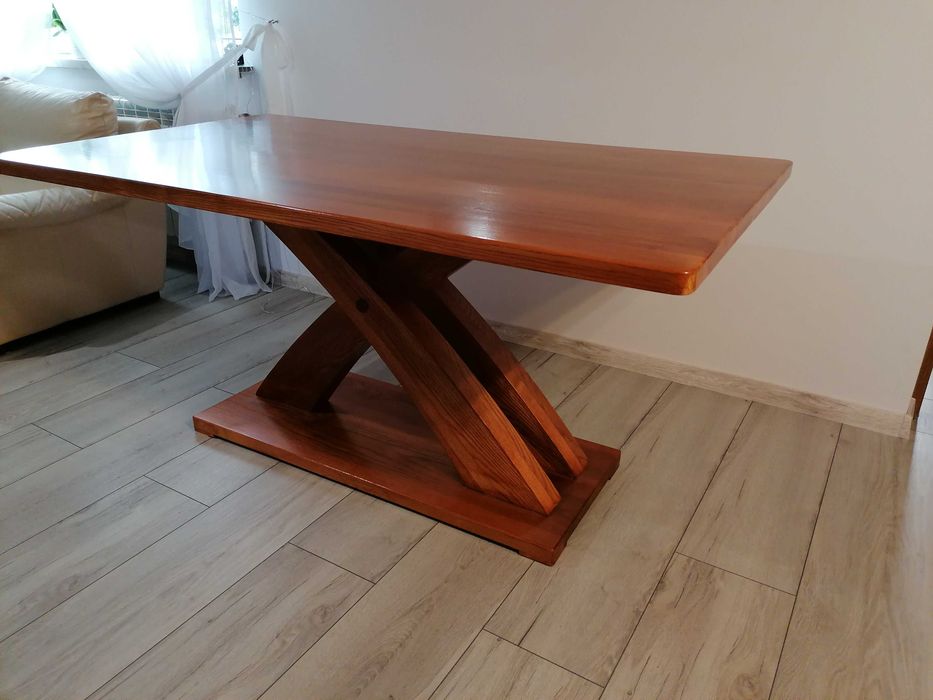 Piękny drewniany Jesionowy stół.