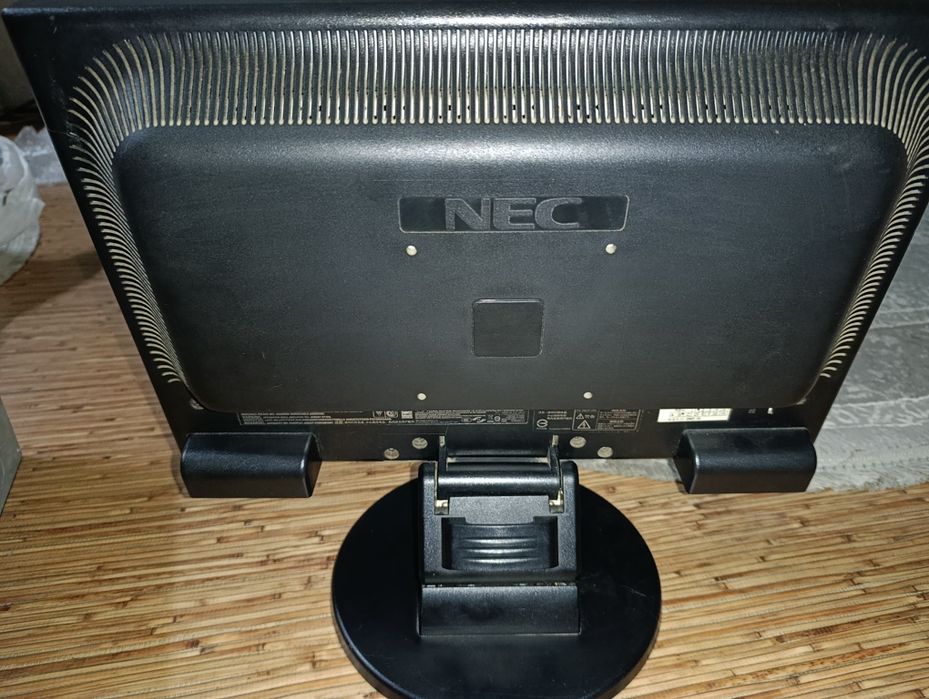 Монитор NEC LCD Multi Sync 205 wxm
