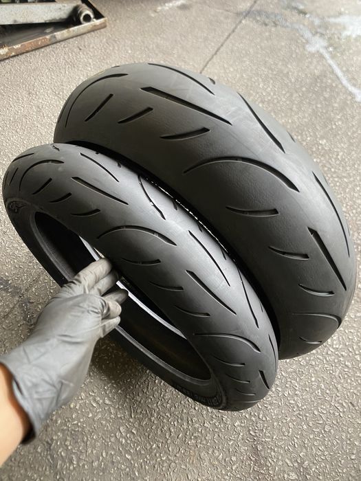 Pneus Mota 120/70/17 e 200/55/17 Metzeler Sportec M9 RR