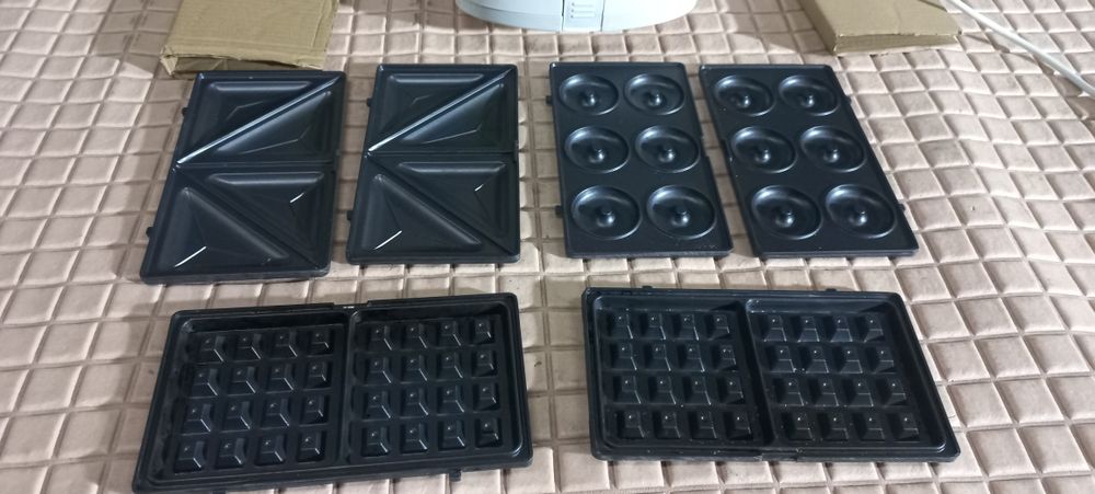 Вафельниця / бутербродниця  Liberton LSM - 8040, робочий стан.