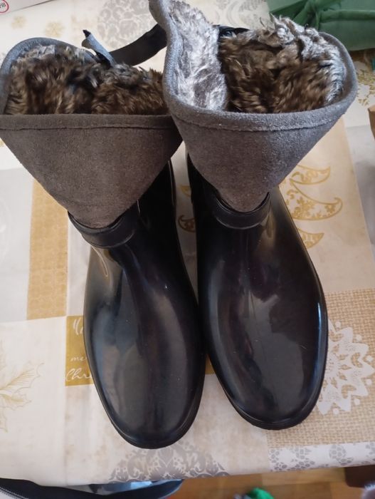 Sapatilhas, botas e galochas