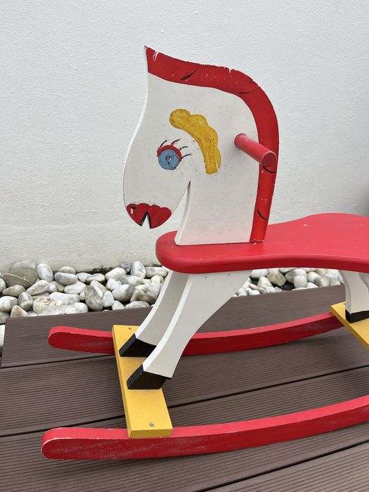 Cavalinho de madeira para bebé