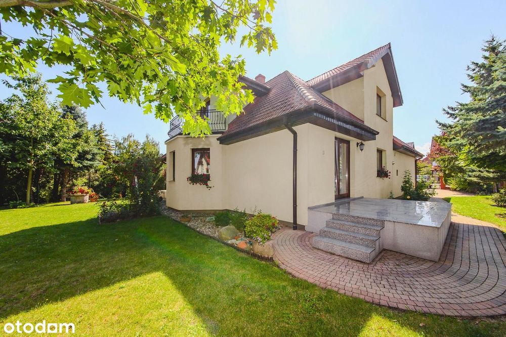 Funkcjonalny dom dla rodziny lub pod działalność