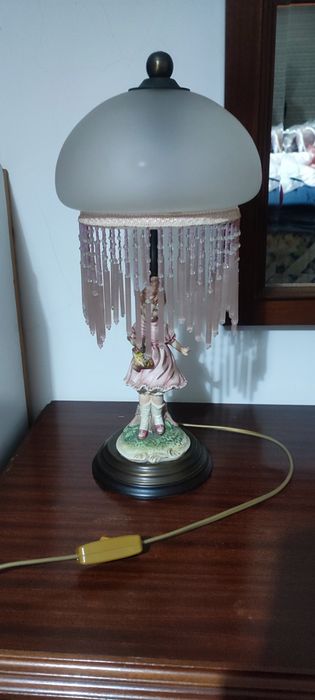 Candeeiro de mesa único e exclusivo - Novo