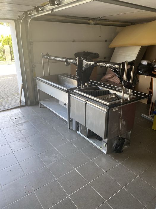 Lada sałatkowa z nadstawką oświetleniową i blatem granitowym