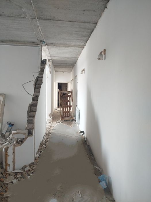 Продам новобудову 91 м² біля  центрального ринку з частковим ремонтом