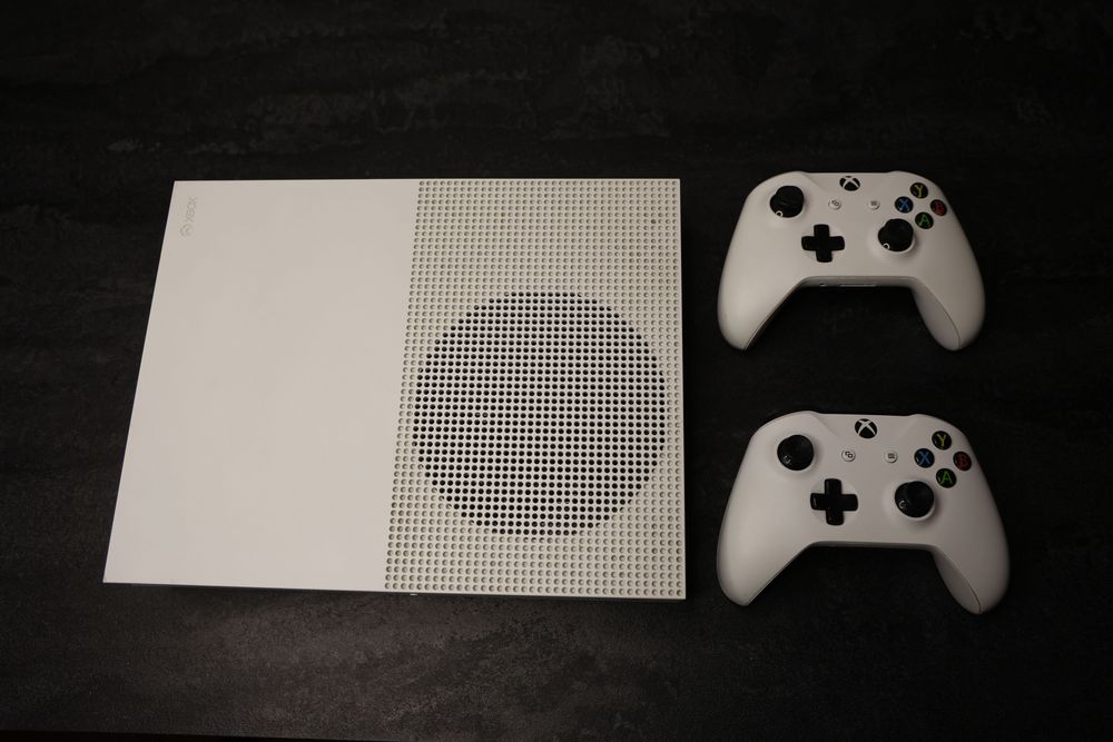 Xbox One S + 2 Oryginalne Bezprzewodowe PADY