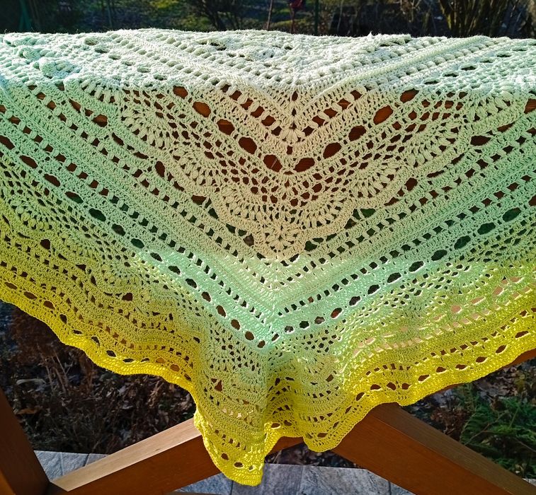 Chusty szydełkowe idealne na prezent