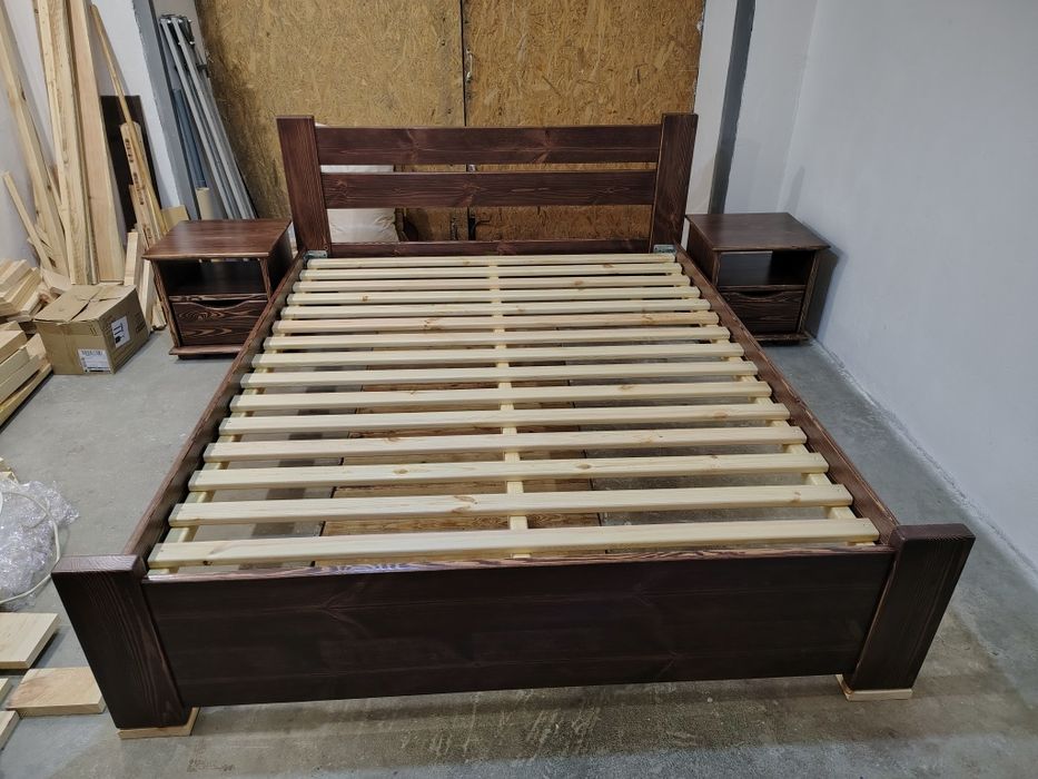 Кровать из массива дерева