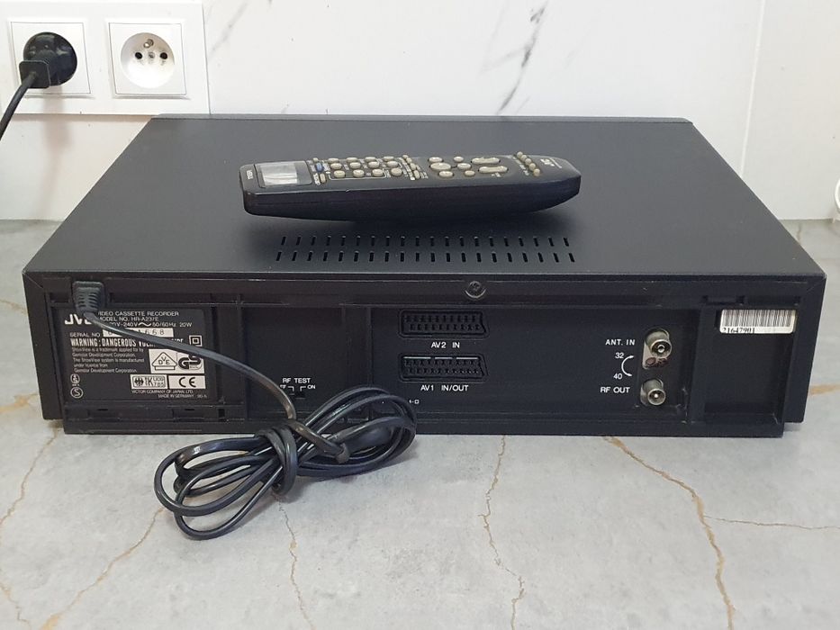 Magnetowid VHS JVC HR-A237 z pilotem