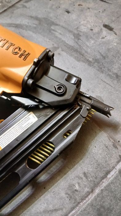 Bostitch F21PL2 nail gun нейлер