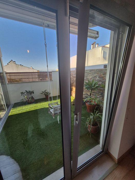 Janelas aluminio oscilo-batente