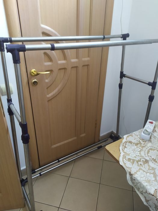 Манекени жіночі чоловічі,стійки для одягу, вертушки ( самовивіз )