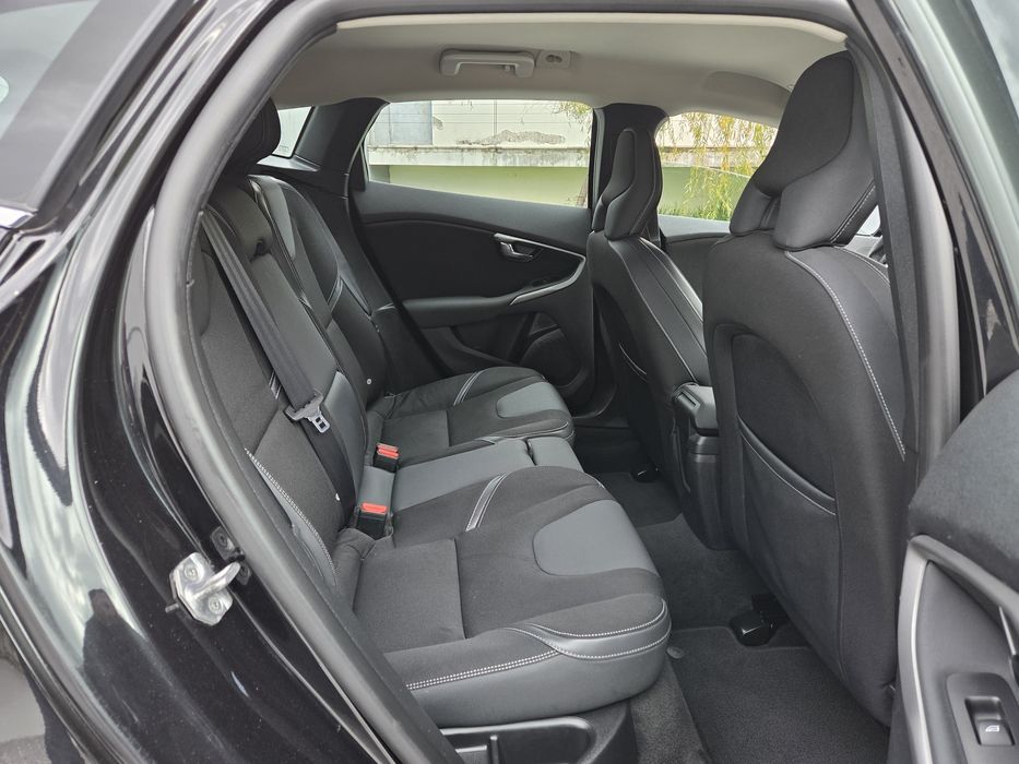 Volvo V40, 2.0 D, Momentum, 2015