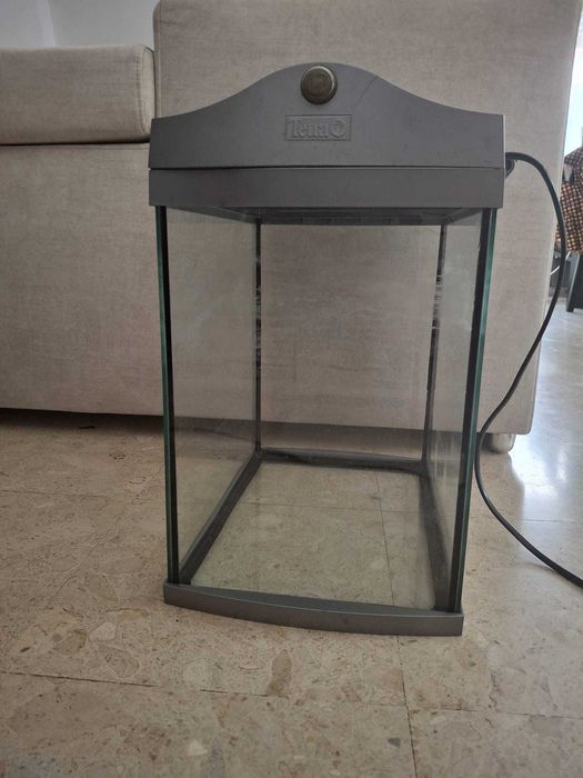 Aquário da marca Tetra e acessórios