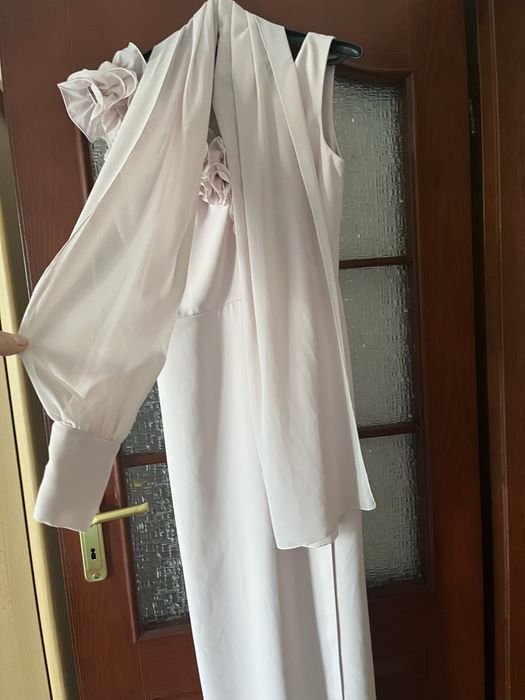 Piekna, elegancka sukienka na wesele