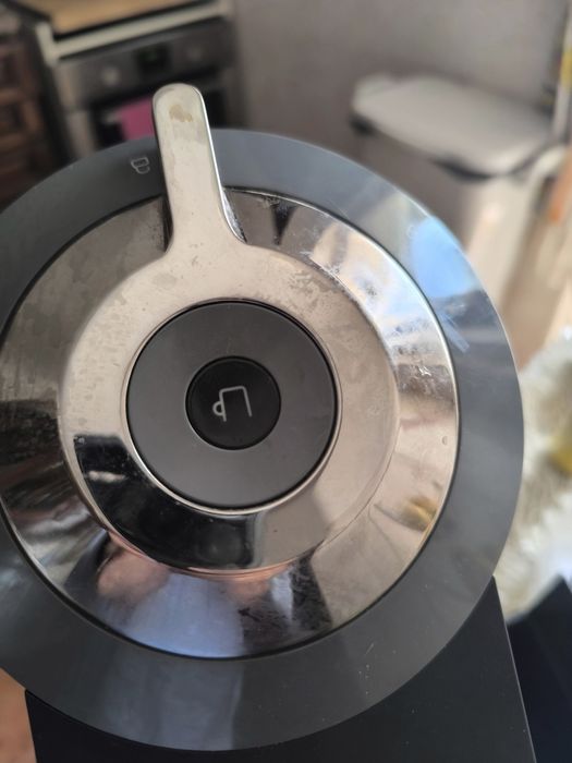 Máquina de café Nespresso Vertuo c/ avaria